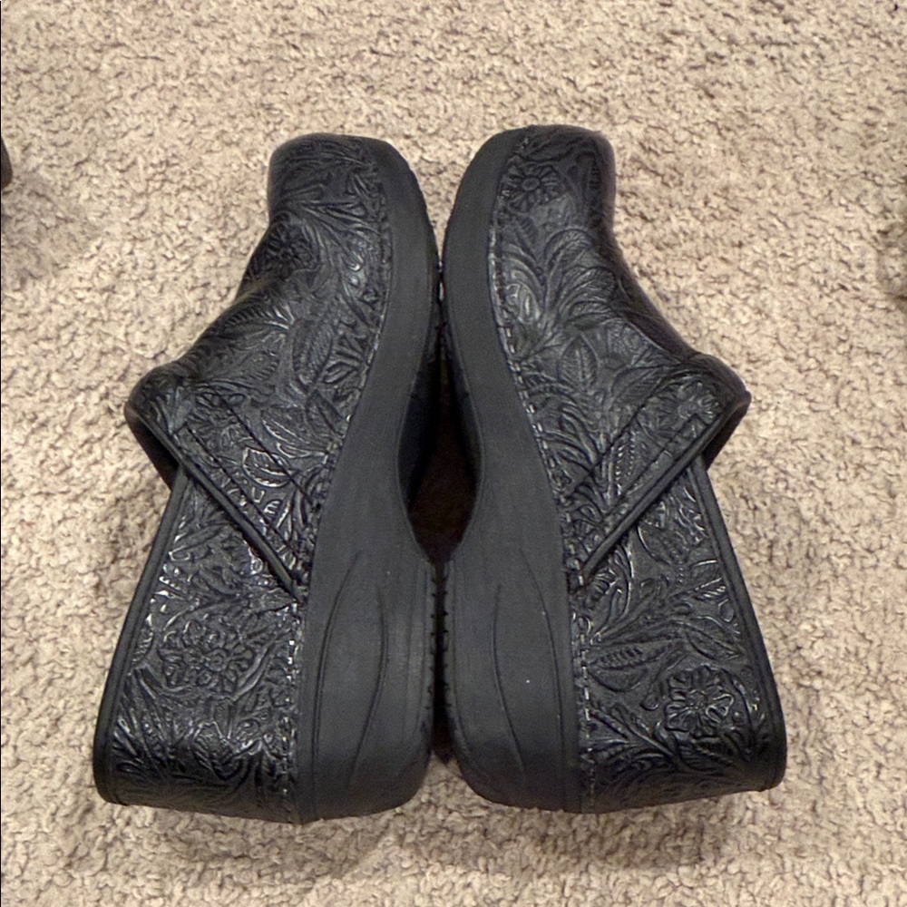 Dansko XP2.0 Black Embossed woman’s Loafers - Picture 4 of 8